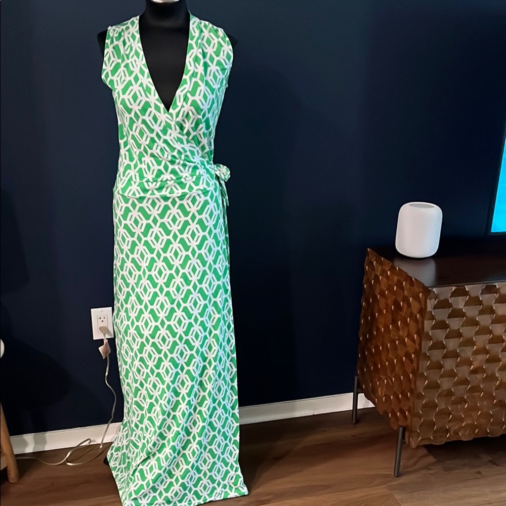 Macbeth Collection by Margaret Josephs green and white geometric print maxi wrap